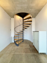 ゴクオシ:玄関土間付からの螺旋階段