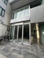 新着物件:北浜ガラスウォールデザインビル✴︎堺筋1階約30坪✴︎飲食店相談✴︎物販・美容・医療系にも最適✴︎