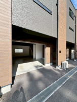 自然を纏うガレージハウス