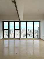 空と街を支配するタワーの頂