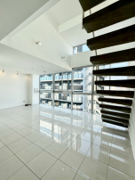 住むより映える