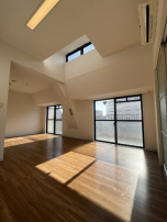 最上角天窓の天空間