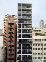 駅直上に佇むメトローサ