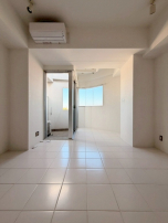 駅が目の前…白系デザマン