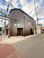 漆黒の建物…この正体は…