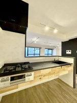 ...無言で語ってくる。